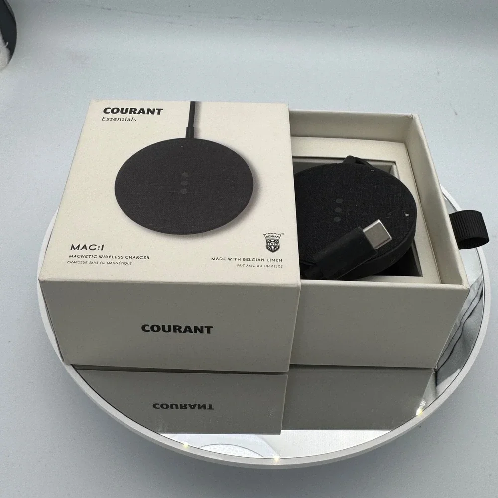 Courant Essentials MAG1 Magnetic Wireless Charger Belgian Linen Black